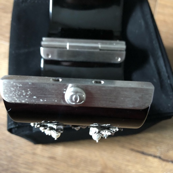 CHANEL-AUTHENTIC (Preowned) Black Faux Pearl & Silver Leaf Hinge Bracelet - Picture 14 of 15